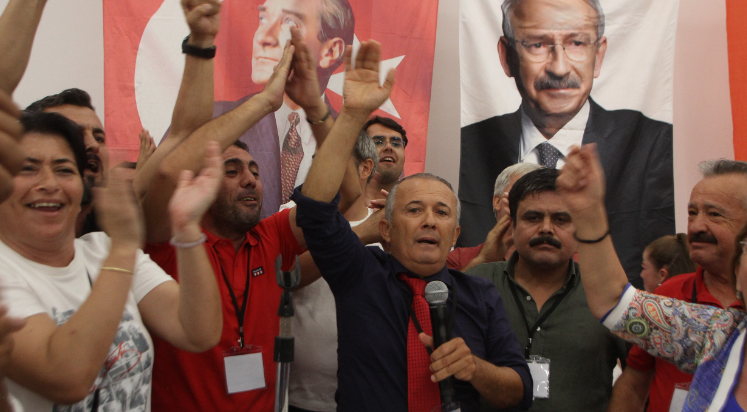 CHP Serik’te Şeref düştü