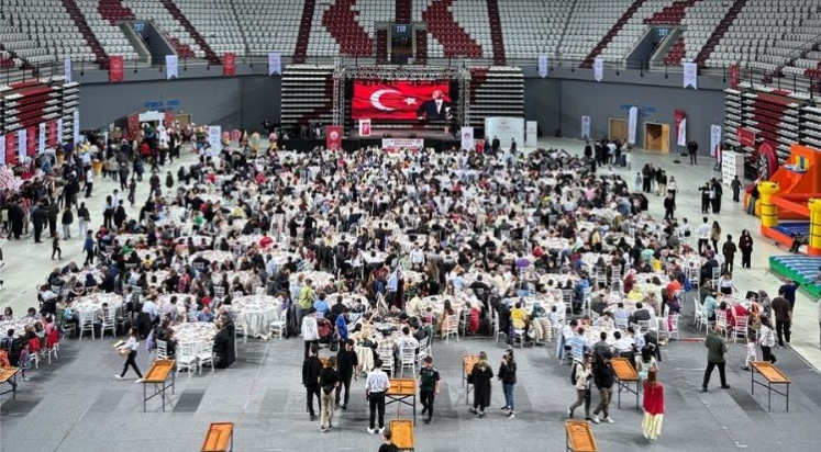 Antalyaspor taraftarı 1200 çocuğu ağırladı