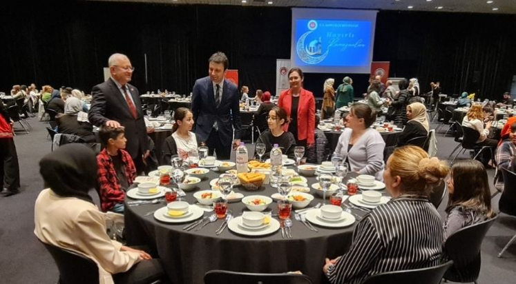 Antalya’da iyilik sofrası kuruldu