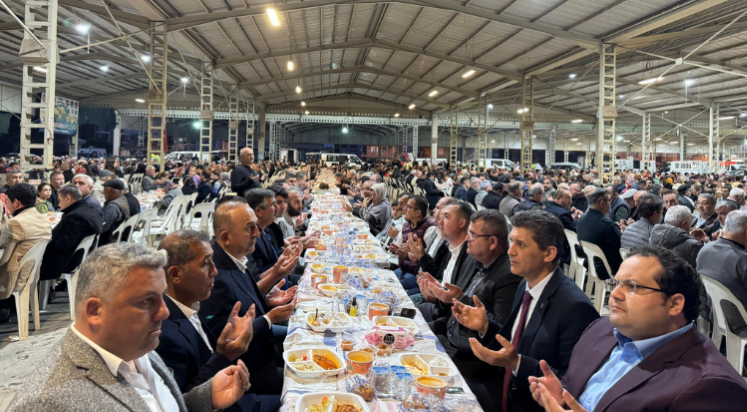 Döşemealtı'nda şehitlerin anısına iftar verildi
