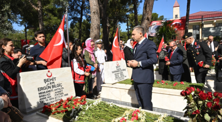 Antalya’da Çanakkale Zaferi’nin 110’uncu yılı kutlandı