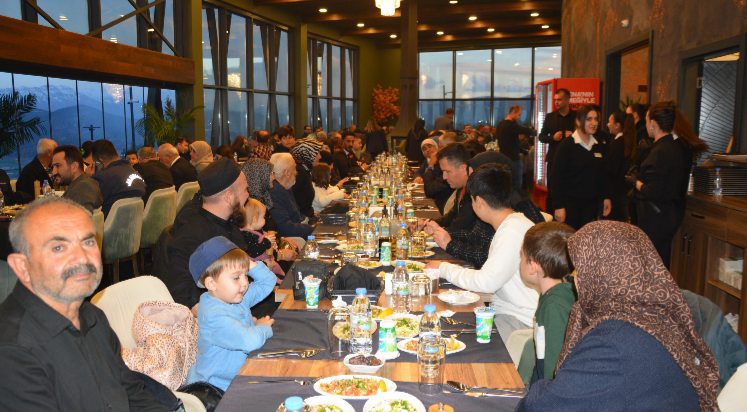 Korkuteli Kaymakamlığı, şehit aileleri ile Kıbrıs gazileri ve yakınlarını iftarda ağırladı