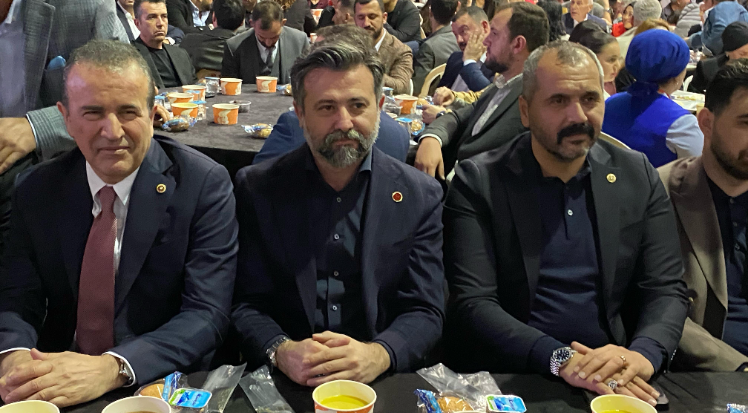 MHP’nin iftarında eller semaya açıldı