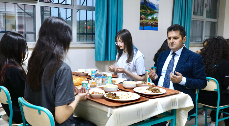 Müdür Kaygusuz iftarda öğrenciler ile bir araya geldi