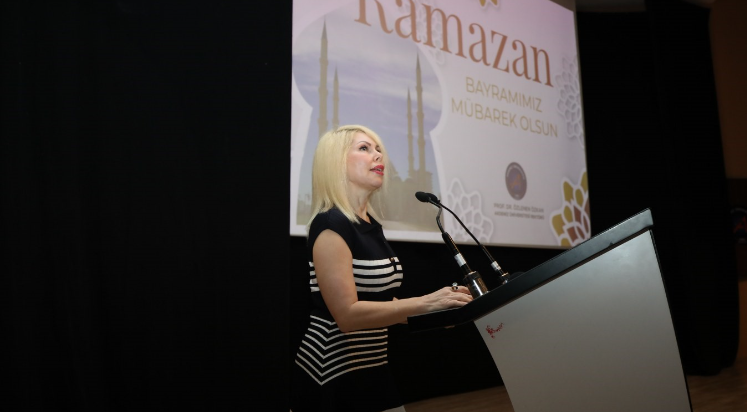 Özkan bayramlaşma töreninde gözyaşlarına hakim olamadı