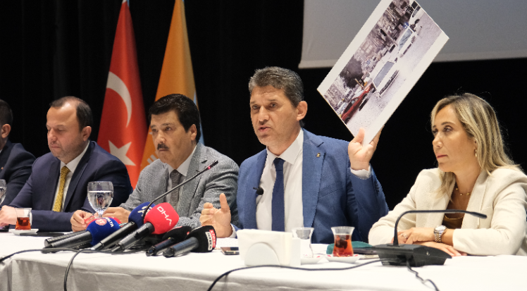Ak Parti Antalya’dan CHP’ye hizmet tepkisi