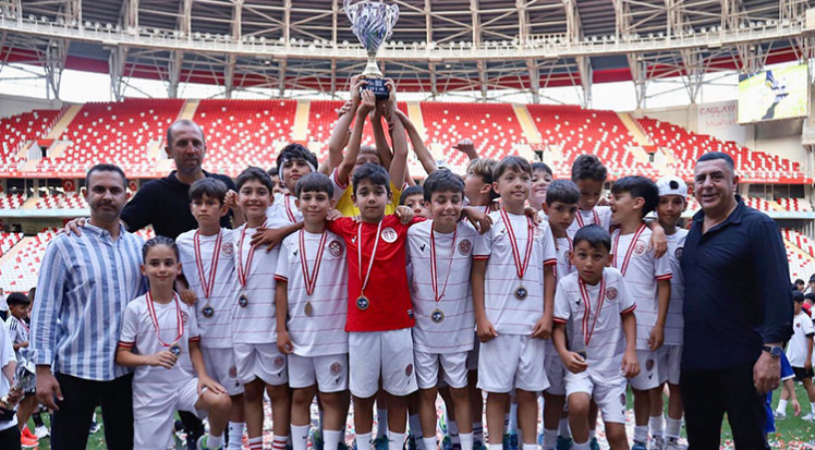 Antalya, çocuk futbolunun başkenti oluyor