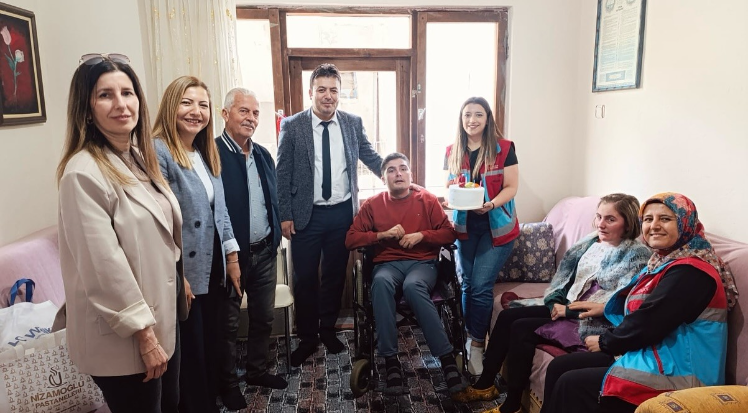 Özel bireylere doğum günü sürprizi