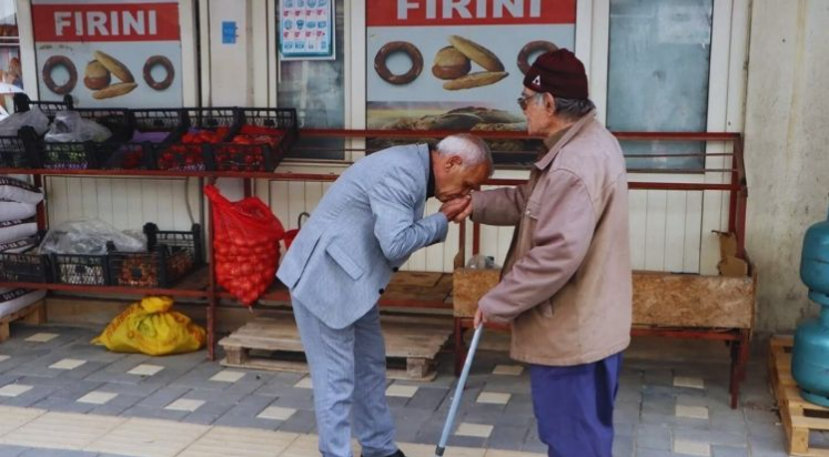 Başkan Gülen’den esnafına ziyaret