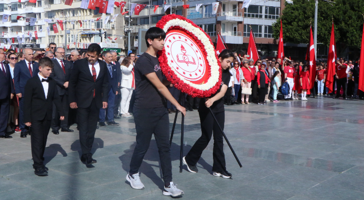Antalya’da 23 Nisan coşkuyla kutlandı