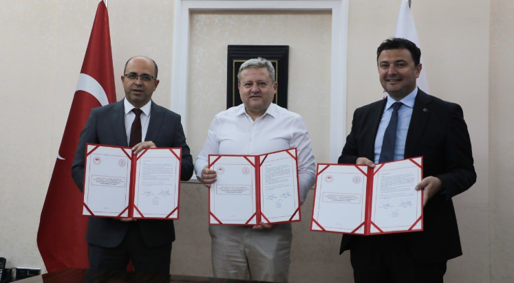 Antalya’da tarım ve turizm güçlerini birleştirdi
