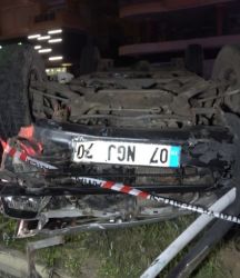 Alanya'da takla atan otomobil hurdaya döndü