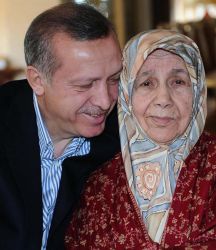 Cumhurbaşkanı Erdoğan’dan ‘Anneler Günü’ paylaşımı