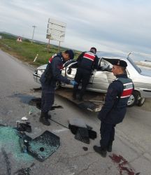 Devrilen otomobilin sürücüsü yaralandı