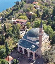 Selçuklu mimarisi 793 yıllık camiye turistlerin yoğun ilgisi