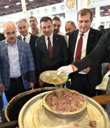 Coğrafi işaretli İskilip dolması, 12 saatte pişirilip YÖREX'te ikram edildi