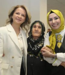 Ebru Şahin’den yaşlılar ile tatlı sohbet