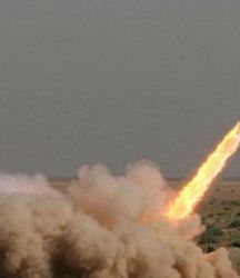 Husiler, Tel Aviv'de askeri hedefi balistik füzeyle bombaladı