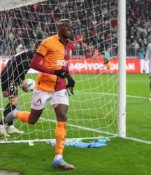 Victor Osimhen ligde 21. golünü kaydetti