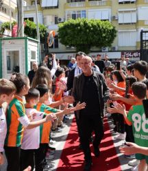 Başkan’dan tribüne davet