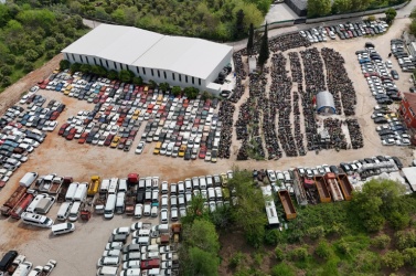 Antalya’da milyonluk araçlar çürümeye terk edildi