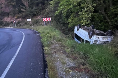 Antalya'da minibüs yoldan çıktı