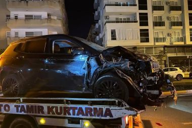 Alanya’da alkollü sürücü kendi başını yaktı