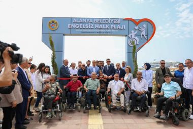 Alanya'da engelsiz halk plajı hizmete açıldı