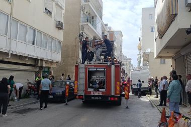 Antalya'da 4 katlı binada yangın paniği