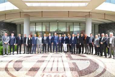 Bakan Ersoy, Antalyaspor için kolları sıvadı