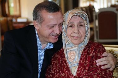 Cumhurbaşkanı Erdoğan’dan ‘Anneler Günü’ paylaşımı