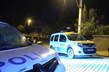 'Dur' ihtarına uymayan araçtaki 2 kişi yakalandı