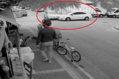 ‘Dur’ tabelesini kapatan kamyonet kaza getirdi