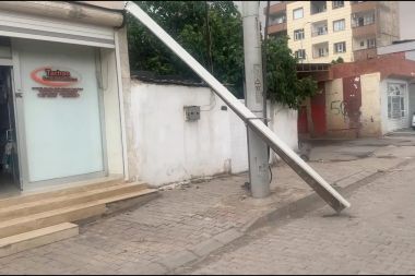 Fırtına sürücülere zor anlar yaşattı