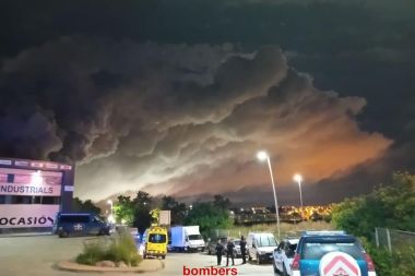 İspanya'da yangın sırasında zehirli klor yayıldı