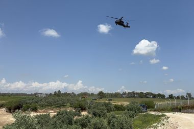 Jandarma cayrokopteri araziye sert iniş yaptı