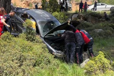 Kamyonet ile otomobil çarpıştı: 3 yaralı