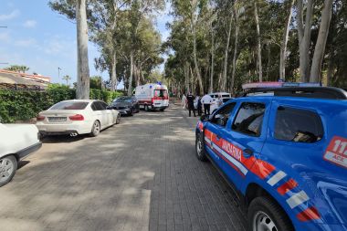 Kamyonet kasasından düşen kişi yaralandı