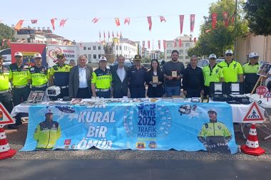 Manavgat'ta örnek sürücülere plaket verildi