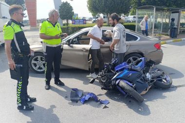 Motosikletli takla attı