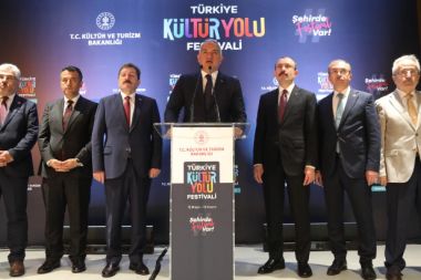 Bakan Ersoy’dan turizm vurgusu