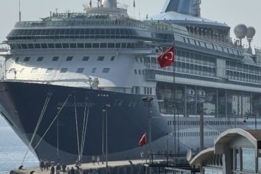1810 yolcusu bulunan kruvaziyer gemisi Alanya’ya geldi