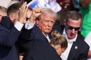 Trump'ın mitinginde silahlı saldırı