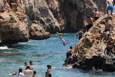 Antalya’da sıcak hava ve nem etkili