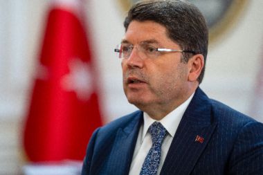 Bakan Tunç: Hayvanlarımızı da koruyacağız, insanlarımızı da koruyacağız