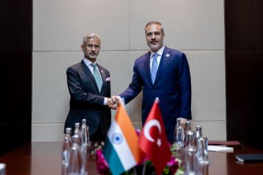 Bakan Fidan’dan Laos'ta ikili temaslar