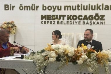 Zeynep ve Batuhan çiftinin nikahı kıyıldı