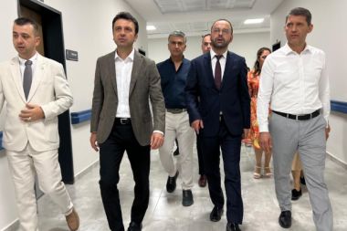 Çetin: Antalya’mızı sağlık üssüne dönüştürdük