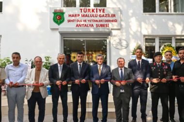 Şehitlere saygı, gazilere hizmet