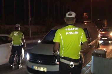 Alkollü vatandaş cezayı arkadaşına yıktı